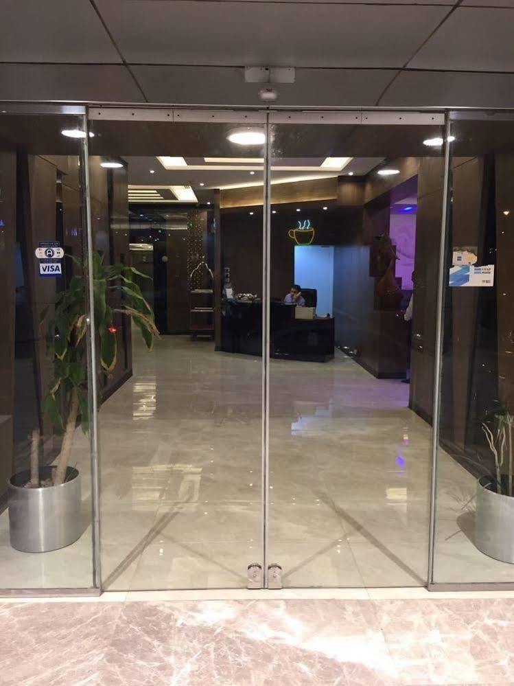 Rukon Buotat 15 3* Riyadh